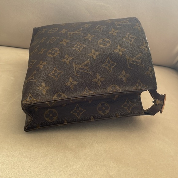 Vintage Louis Vuitton Toiletry Bag (1980s) - Picture 7 of 11
